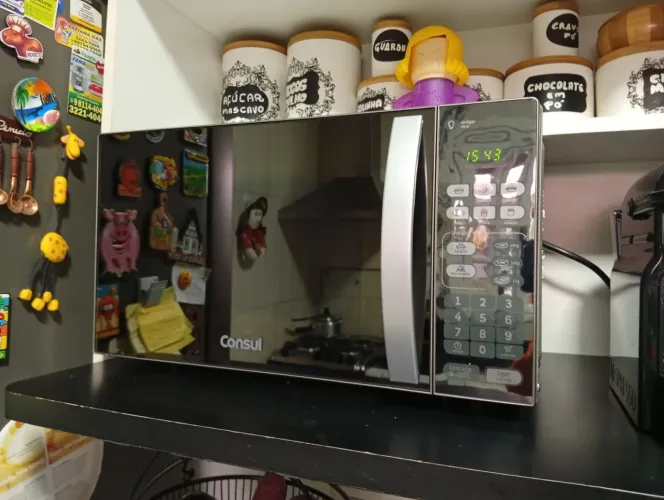 Vende-se microondas 20l espelhado em excelente estado de conservação 