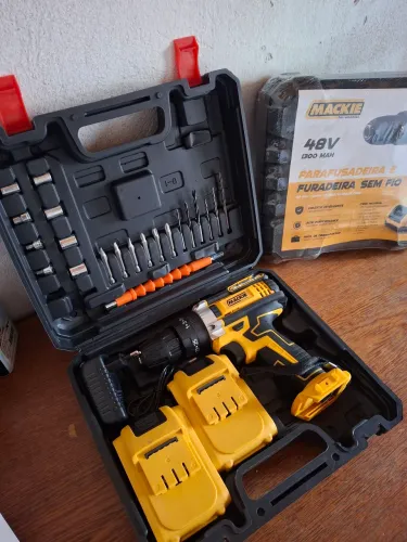 Kit Furadeira e Parafusadeira de Impacto