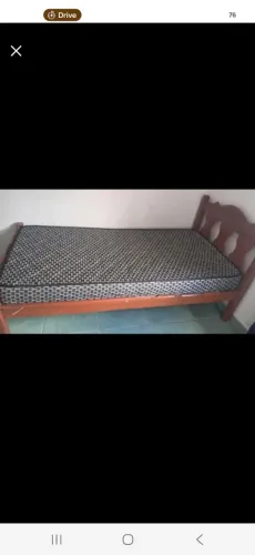 Cama de madeira e colchão ortobom