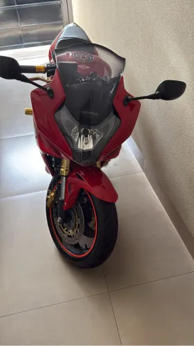 CBR 600F 2014 com 9.700km
