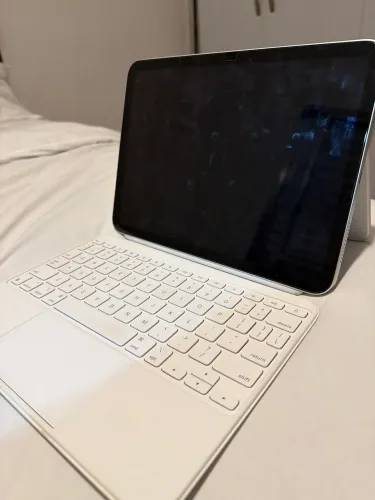 iPad 10g + Magic Keyboard 