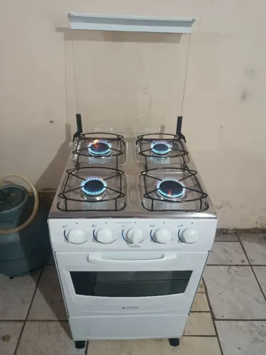 Vendo fogão 4 bocas. Entrego 