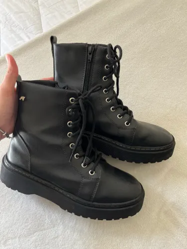 Coturno feminino