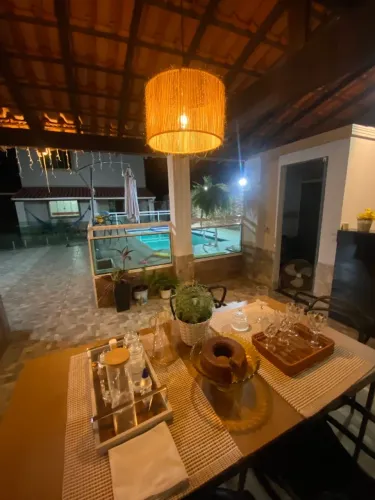 Aluguel de casa por temporada no Centro de Maricá . 3 quartos, piscina, 4 banheiros, garag