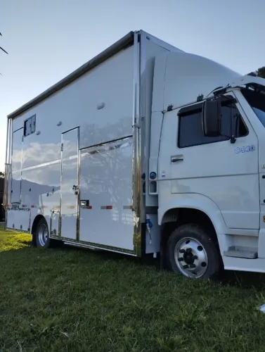 Caminhão Motorhome Completo para rodeio.