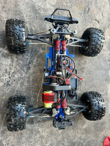 Automodelo Traxxas revo 6S