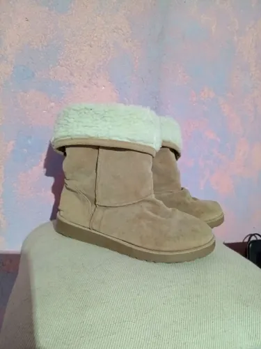 Bota peladinha infantil 33 - praticamente nova - 25,00