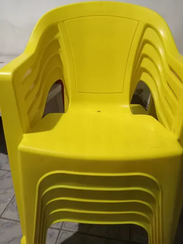 Vendo essas 5 cadeiras ? 