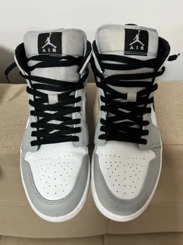 Tênis Air Jordan 1 Mid Smoke Grey 44 BR - Usado