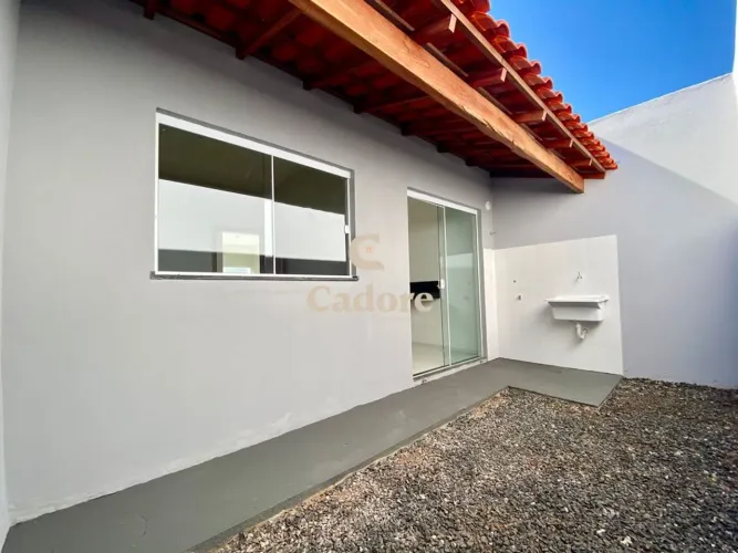 Casa Nova com 2 Quartos e Porcelanato no Shopping Park