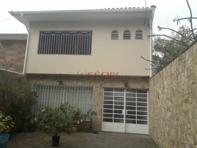 Ótimo sobrado no coração do Jardim França ao lado dos principais restaurantes da Casa Fort