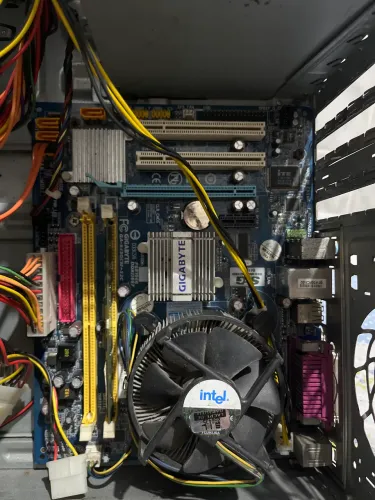 Computador básico funciona perfeitamente tá sem a fonte só