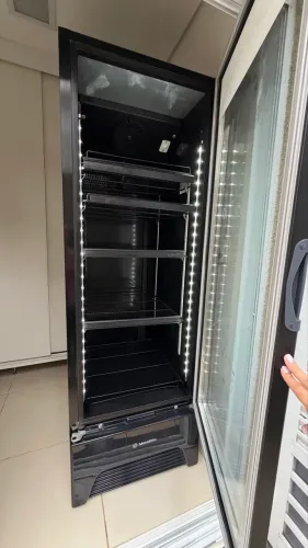 Refrigerador expositor Matalfrio 577L ALL Black VB52