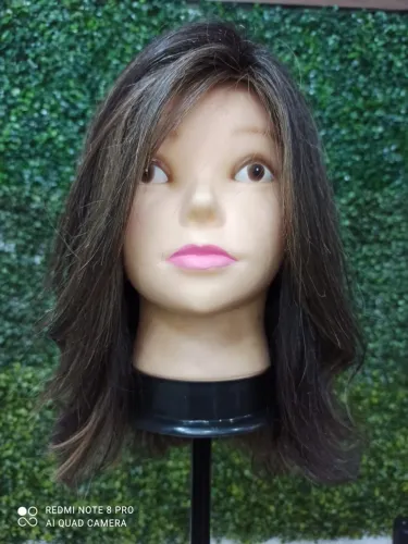 Peruca feminina.