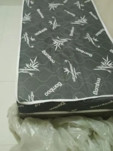 Vendo cama de solteiro nova comprei não usei 