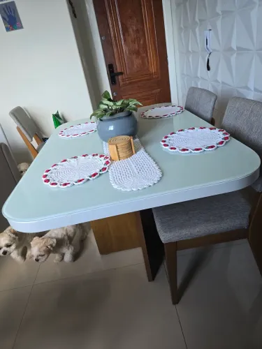 Mesa com vidro temperado