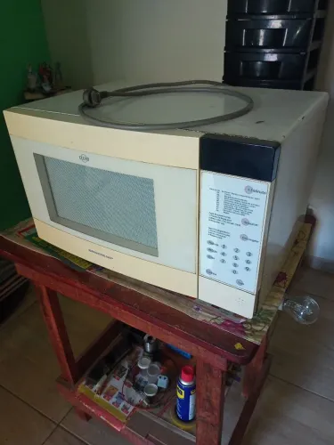 Microondas Brastemp 24 litros.