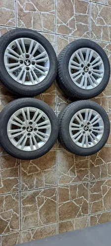 Jogo de rodas com Pneu Peugeot 208