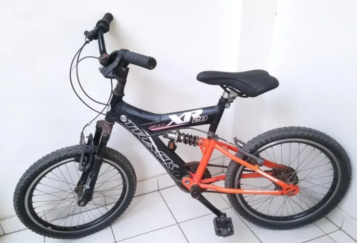 Bicicleta Juvenil Track & Bikes XR 20 (Com Marchas e Dupla Suspensão) - Aro 20