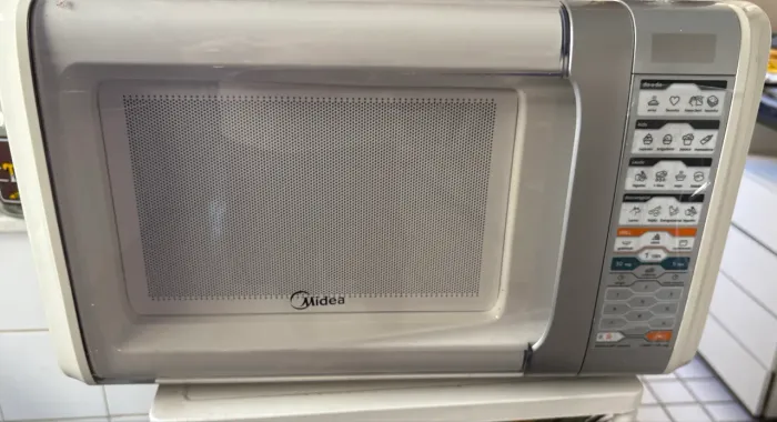 Micro-ondas Midea 30 L com Grill