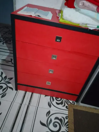 Vendo cômoda pequena semi nova em perfeito estado