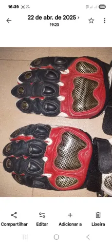 Luvas especiais para moto.