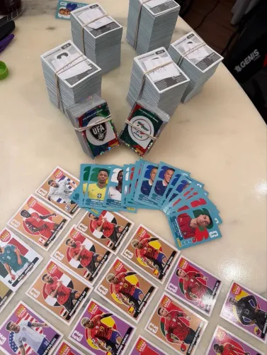 Figurinhas Legend e Extra Sticker