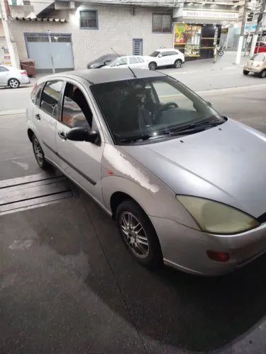 Ford Focus 1.8 16V 5P 2003