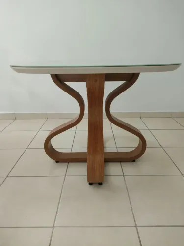 Mesa de jantar 1,20x0,80m, base em madeira e tampo em vidro