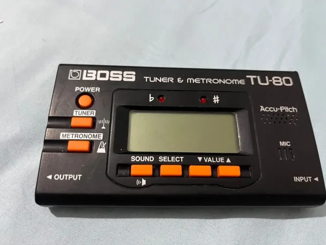 BOSS TU-80 afinador e metrônomo