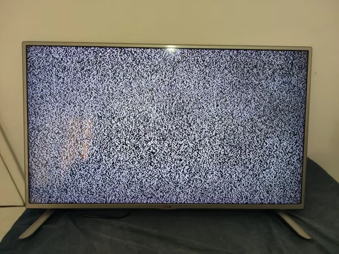 Tv lg com defeito - Áudio funciona e para depois de um tempo