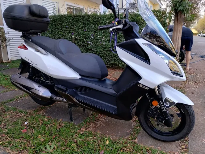 VENDO KYMCO DOWNTOWN 300i 18/19 NADA PRA FAZER , 2 PNEUS MICHELIN NOVOS , MOTO SEM DETAL