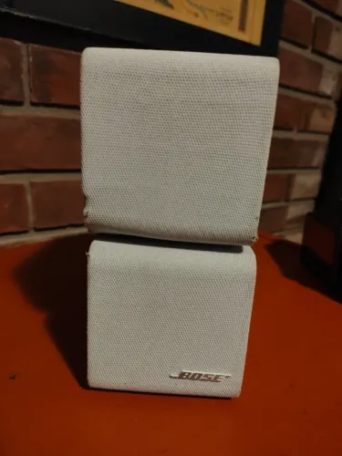 Par de bose cube branca 