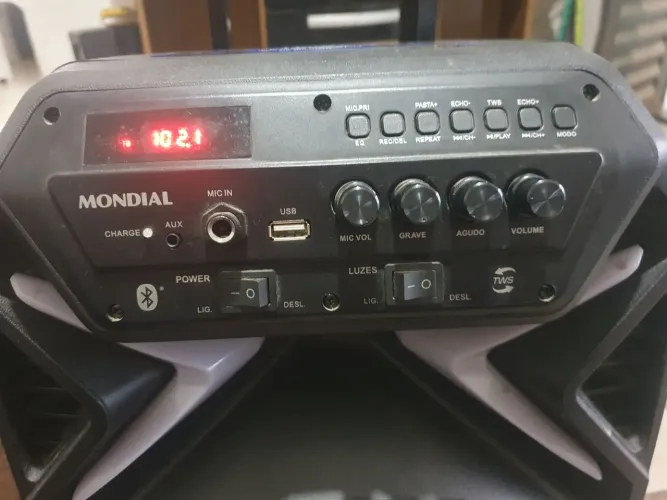 Caixa de som MONDIAL CM 400 BLUETOOTH ,entrada auxiliar ,entrada para microfone, som bom