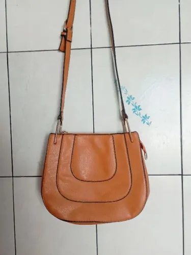 Bolsa tiracolo feminina marrom