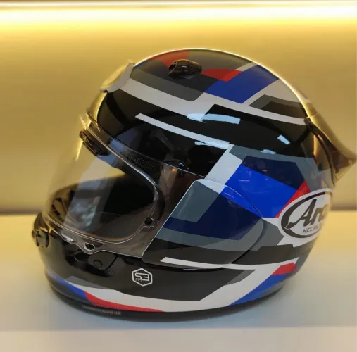 Capacete Arai Integral Quantic Abstract 