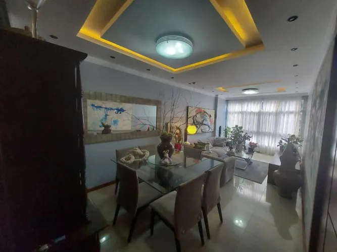 Apartamento de 4 quartos 2 suítes na segunda quadra da praia de Icaraí