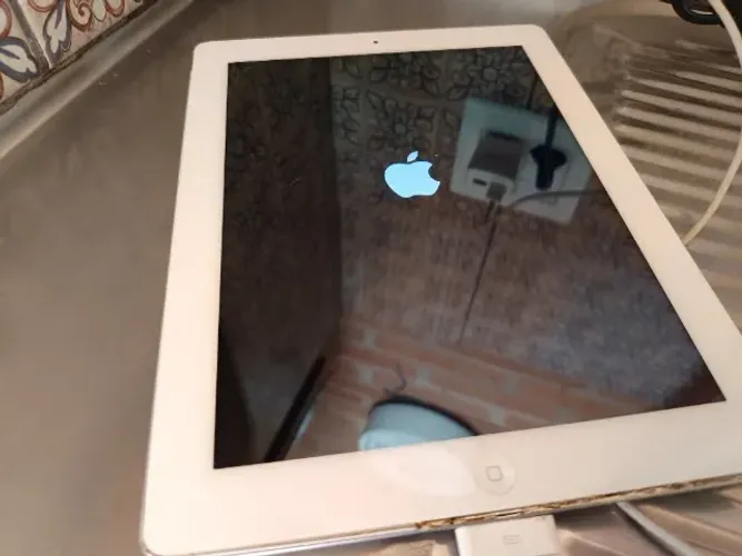 iPad 2 Apple 16GB Wi-Fi (Modelo A1395) - Para Retirada de Peças