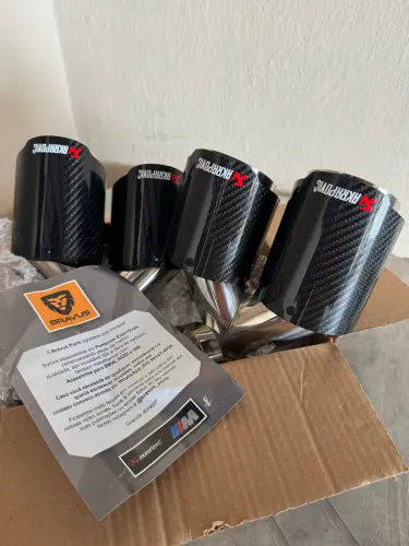 2 Ponteira dupla akrapovic