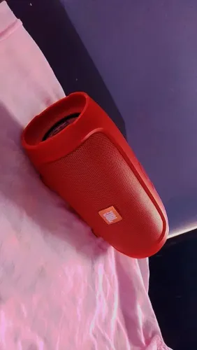 Caixa de som JBL via bluetooth