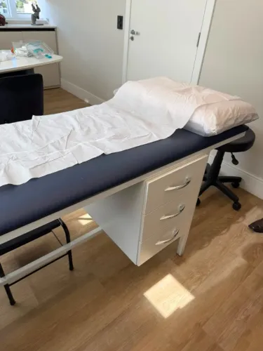 Maca Médica com Gaveta
