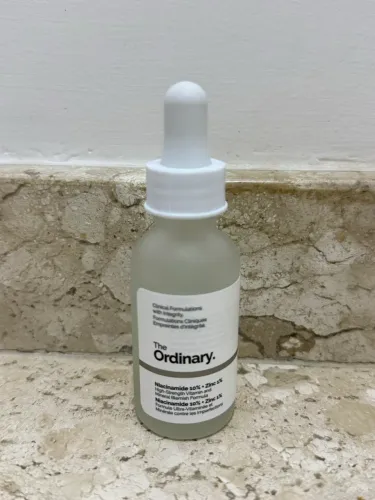 Sérum Niacinamide 10% + Zinc 1% da The Ordinary.