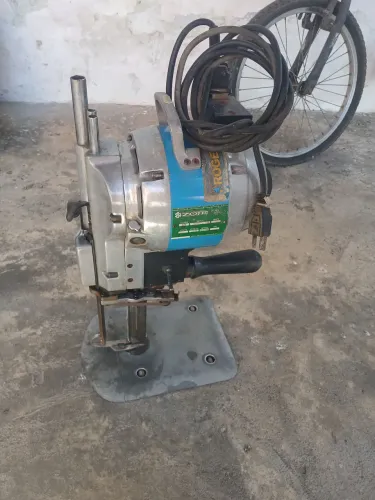 Máquina de Corte Vertical de Tecido ZOJE ZJ -3 220V - Pronta pra Uso R$1.300,00
