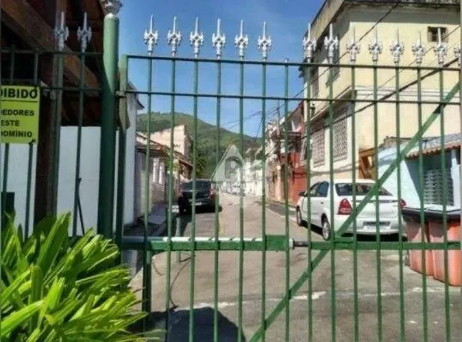 APARTAMENTO TIPO CASA - VENDE-SE -