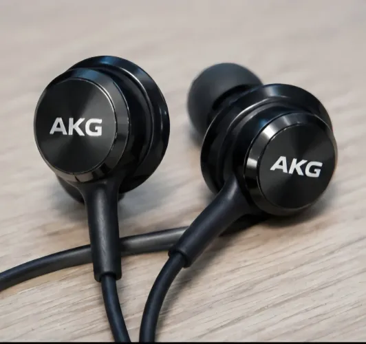 Fone de Ouvido AKG Original - Qualidade de Som Superior