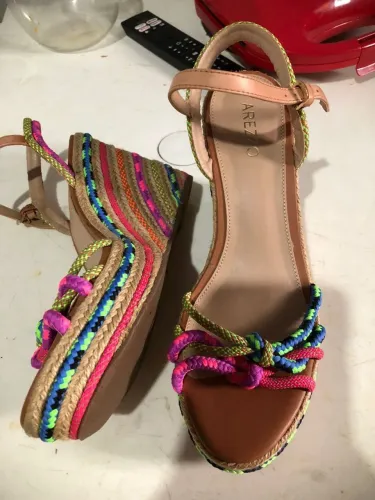 Sapatos Arezzo e Santa Lola