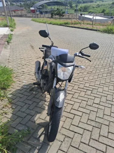 Moto impecável 