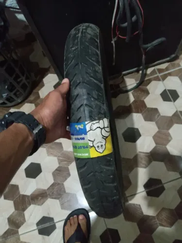"Vendo Pneu Michelin Dianteiro" 160