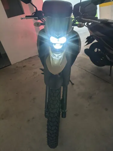 Yamaha XTZ Lander 250cc 2023/2023 Bege Dakar Areia 28.173 km Muito conservada Sem detalhes