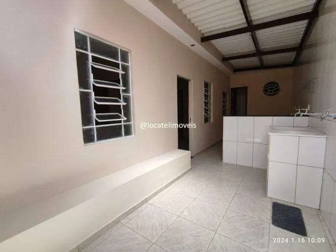 Casa para locação, 02 Quartos, localizada no bairro Araguaia